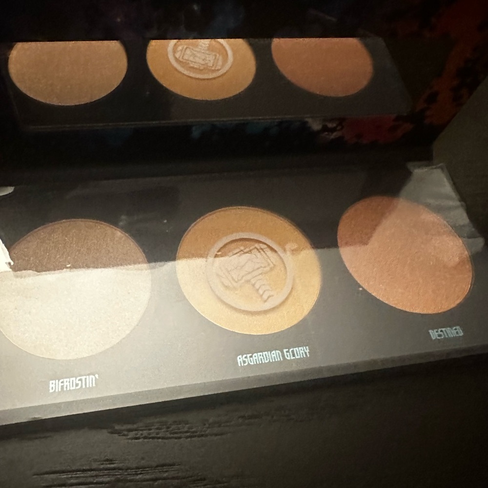 Marvel Studios' Thor: Love and Thunder Face Palette
Bronze Shimmer - Picture 5 of 5